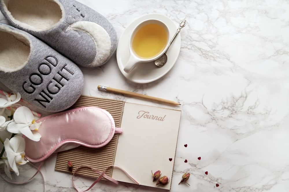 Create a simple and effective evening self care routine that fits your lifestyle. Get inspired with our helpful ideas and tips on how to relax, unwind, and destress.